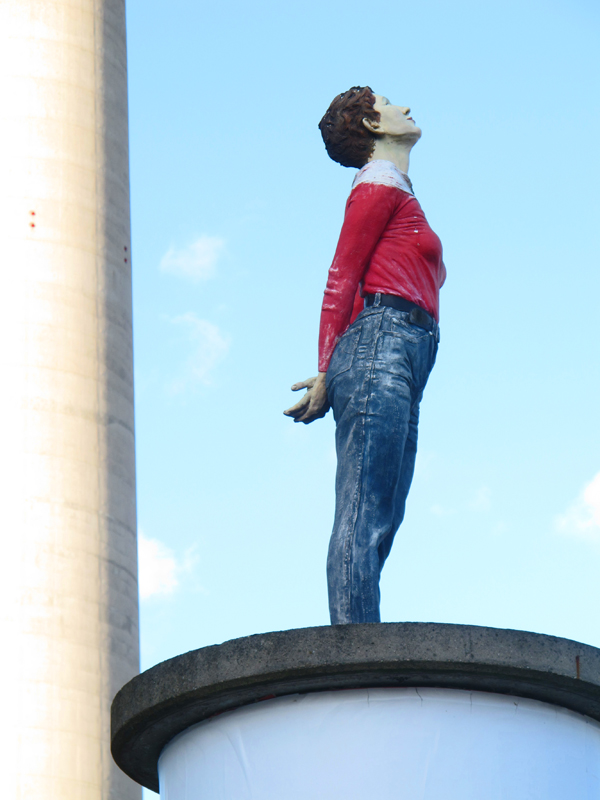Realistic sculpture : "Marlis" on Düsseldorf’s advertising column from Christoph Pöggeler in Dusseldorf’s harbour area
