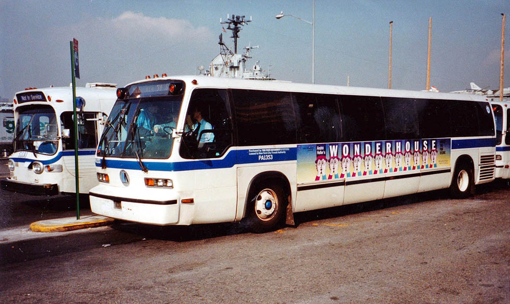 Broadway 1991 Wonderhouse Bus _modifié-1_modifié-2